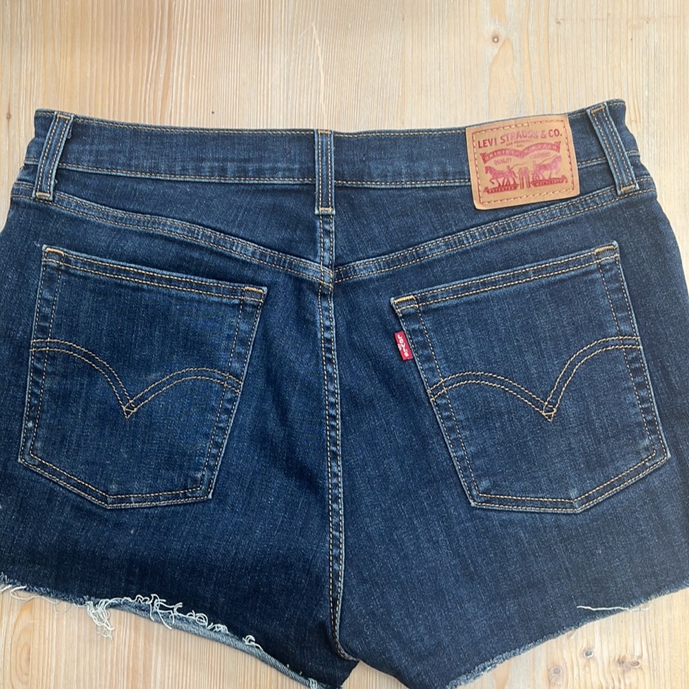 Levi’s - High Rise Shorts - Picture 6 of 8